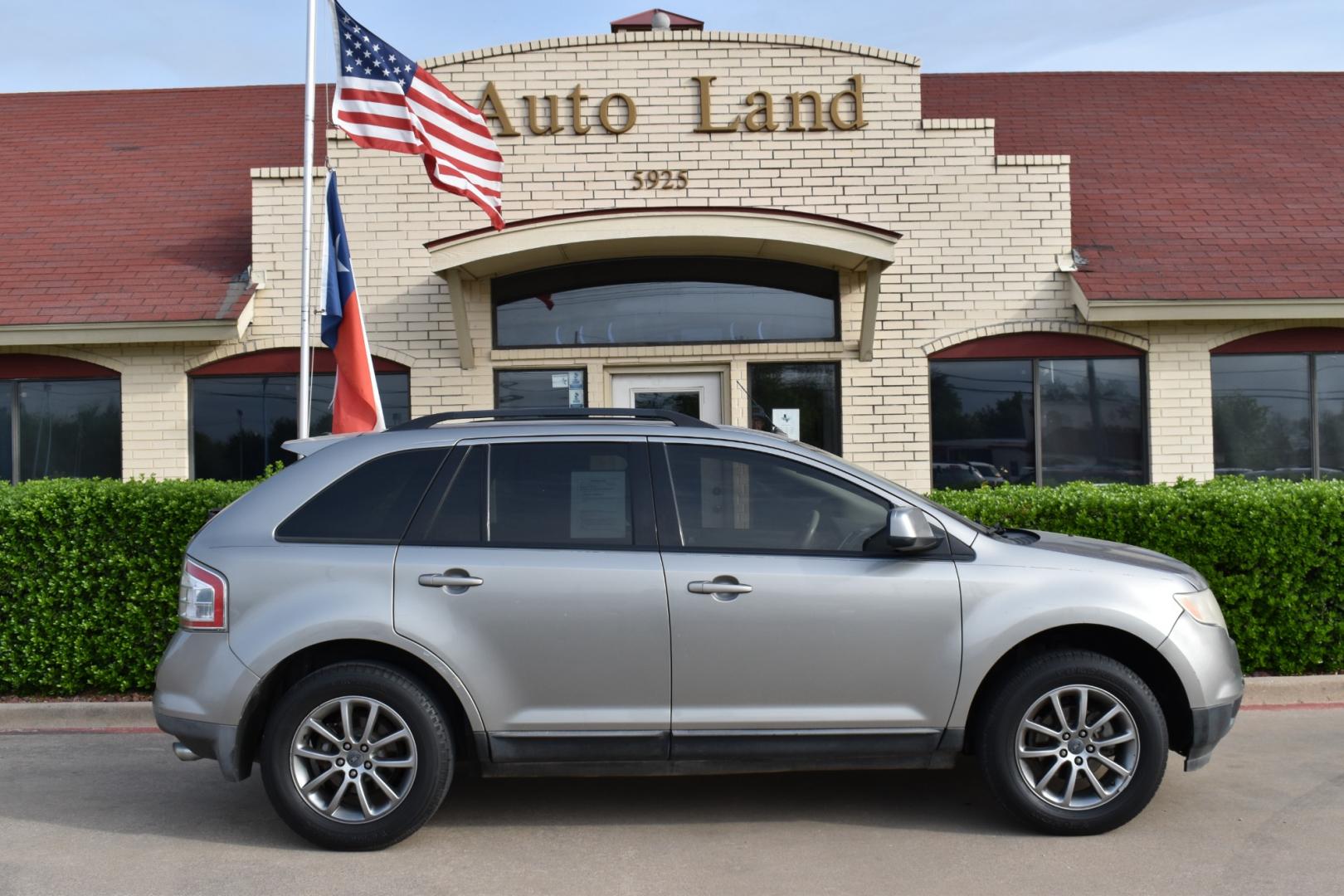 2008 Gray /Gray Ford Edge (2FMDK38C68B) , located at 5925 E. BELKNAP ST., HALTOM CITY, TX, 76117, (817) 834-4222, 32.803799, -97.259003 - Buying a 2008 Ford Edge can offer several benefits depending on your needs and preferences. Here are some potential advantages: Comfortable and Spacious Interior: The Ford Edge typically offers a comfortable and spacious interior with ample legroom and cargo space, making it suitable for families o - Photo#3